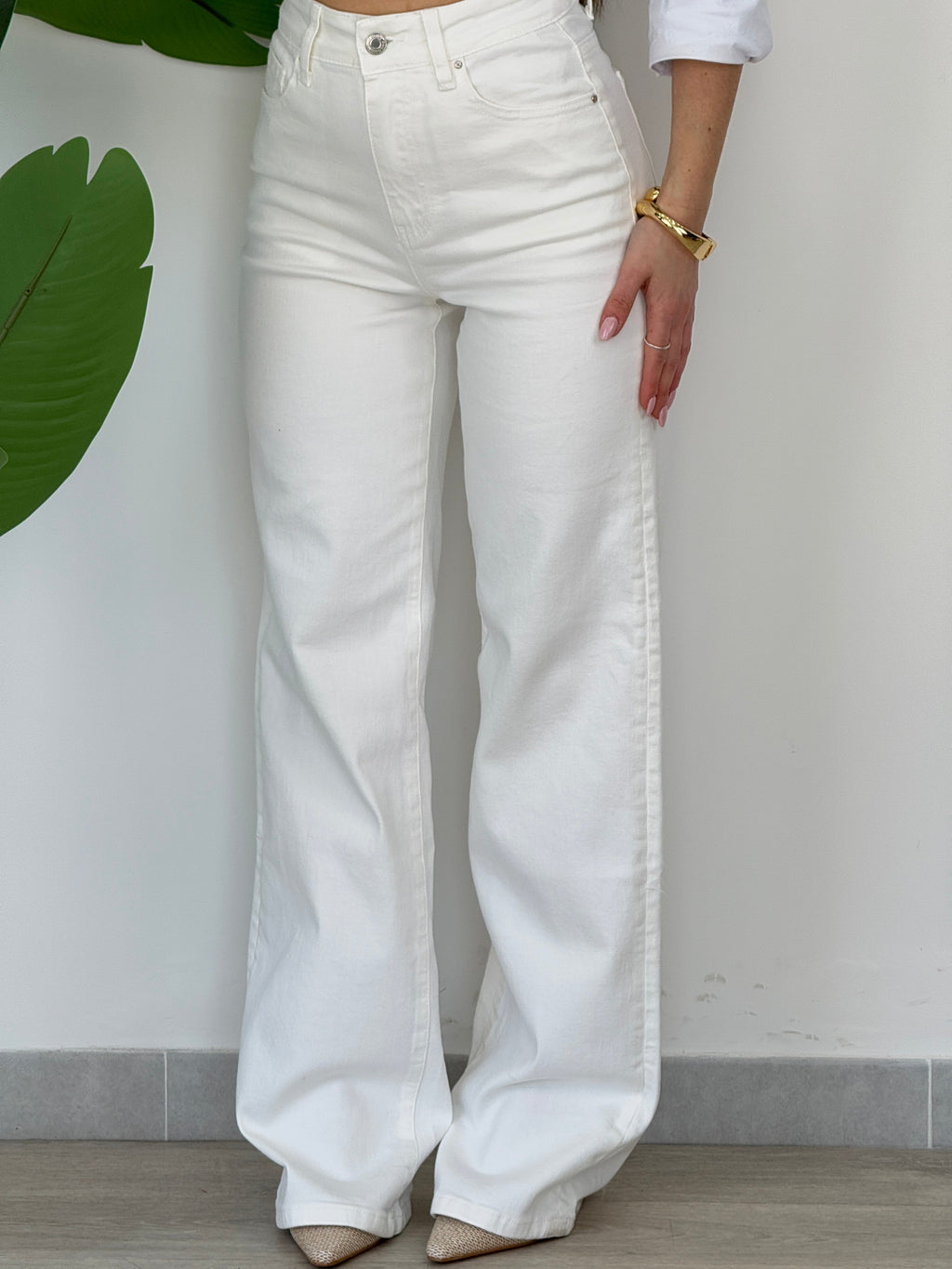 Vaqueros blancos de corte ancho