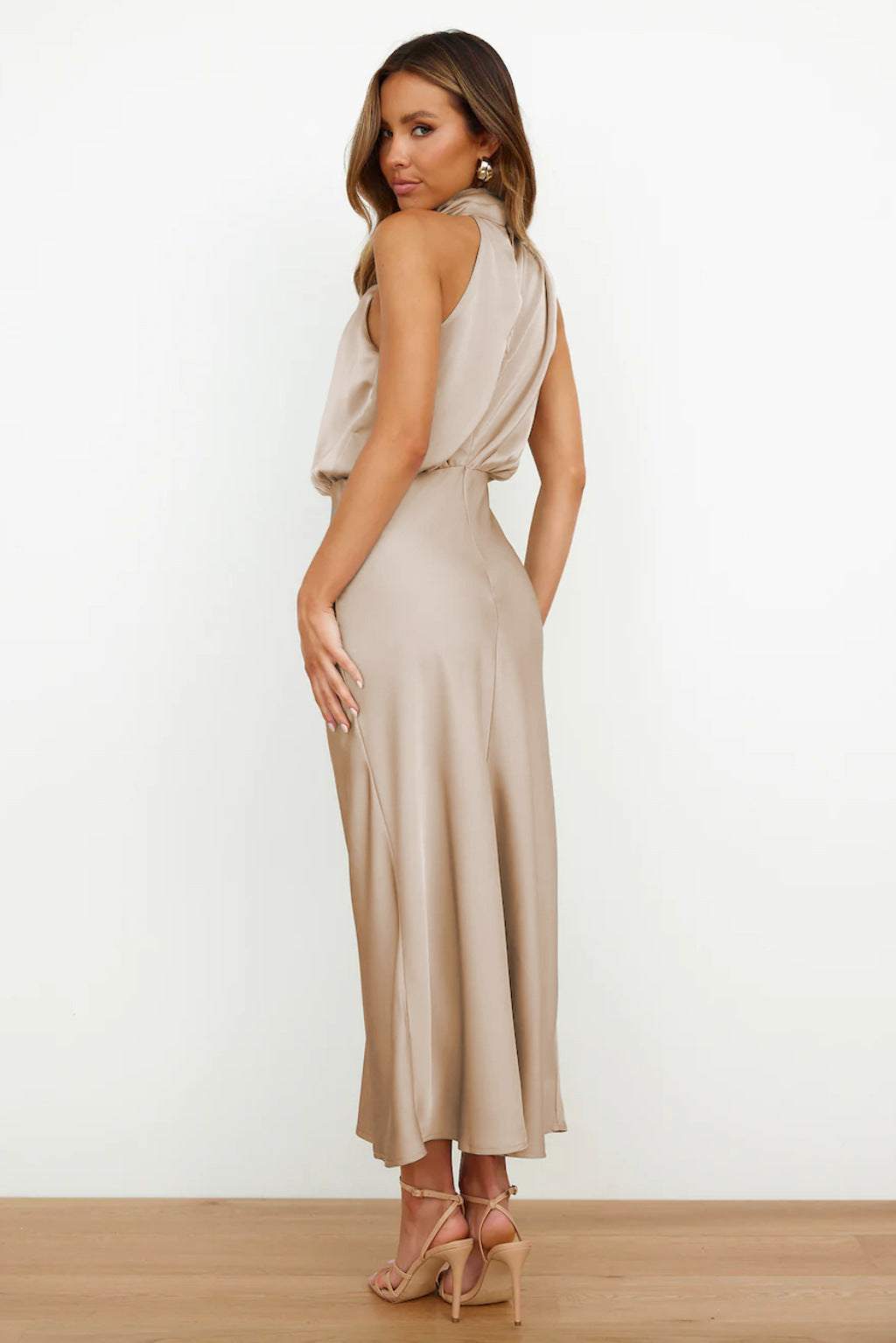 Vestido con escote americano