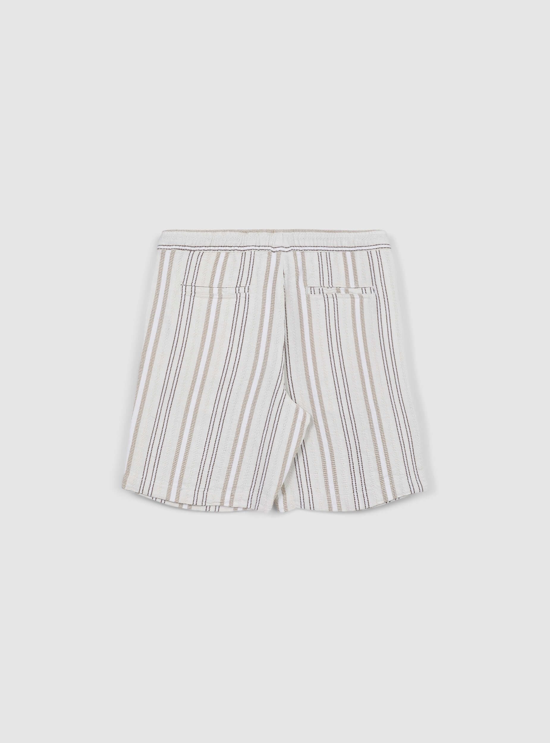 Pantalón corto a rayas