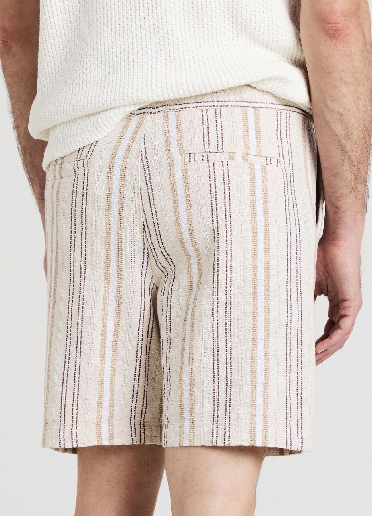 Pantalón corto a rayas