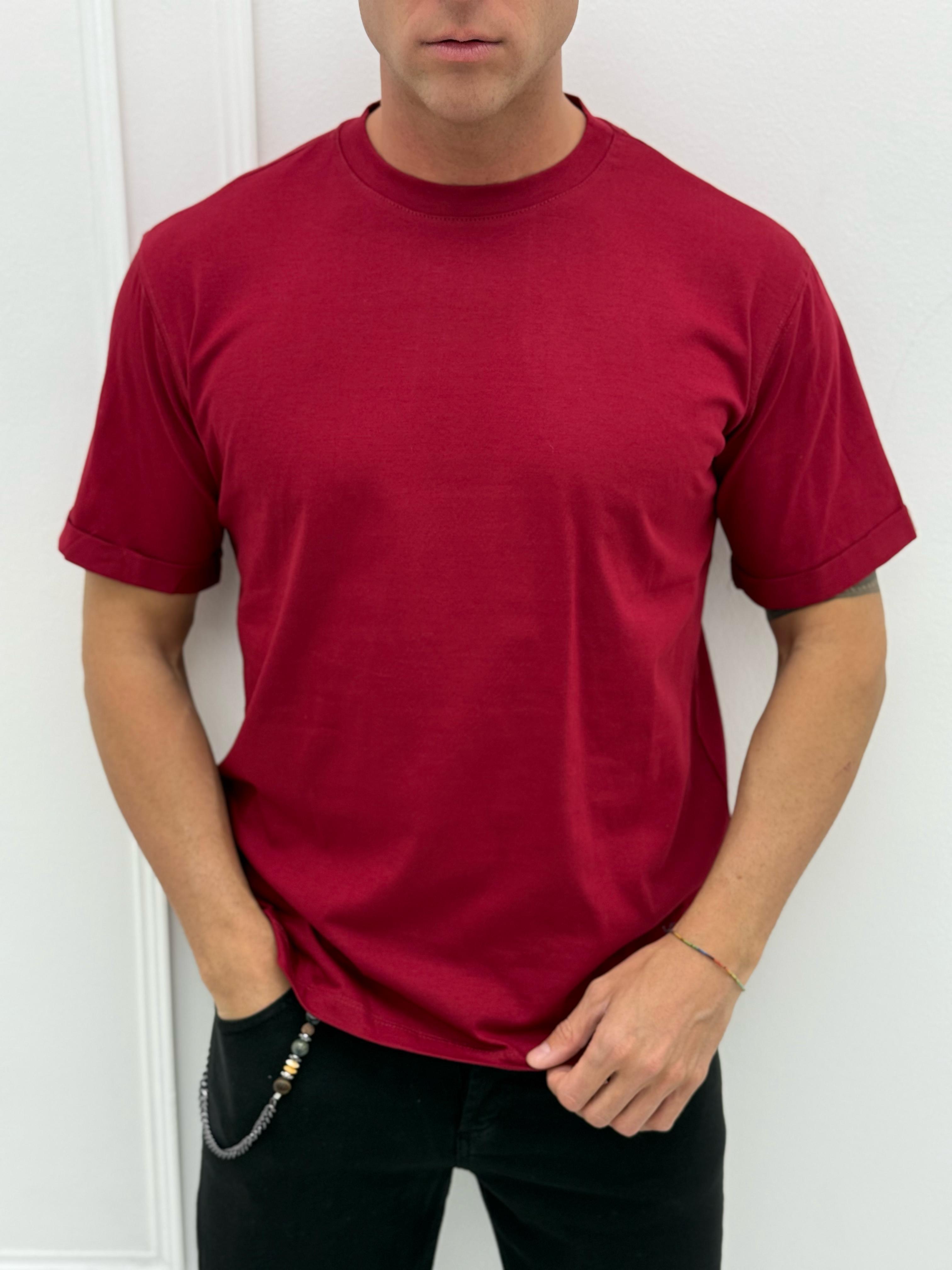 CAMISETA MODERNA CON CUELLO VOLANTE