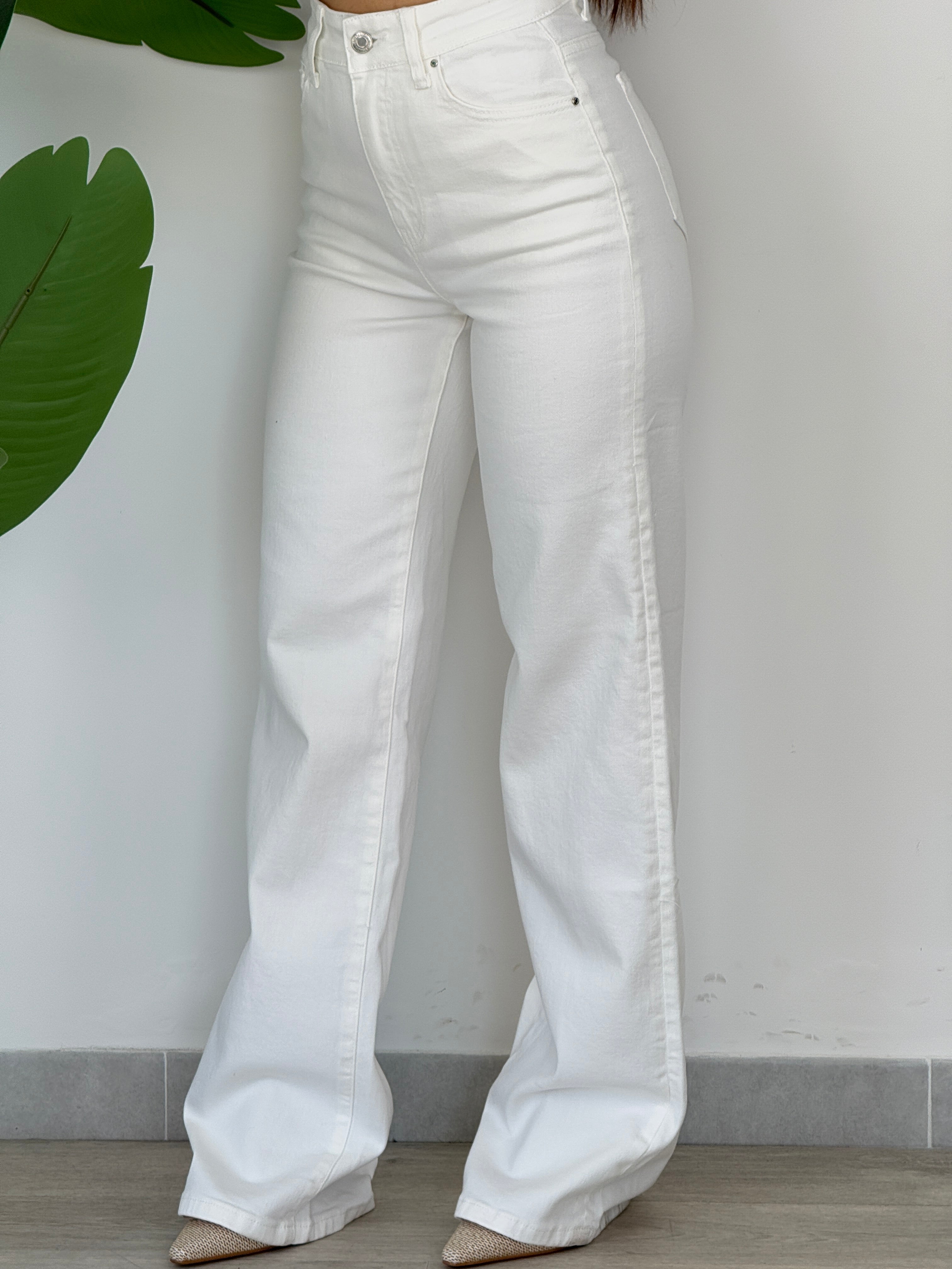 Vaqueros blancos de corte ancho