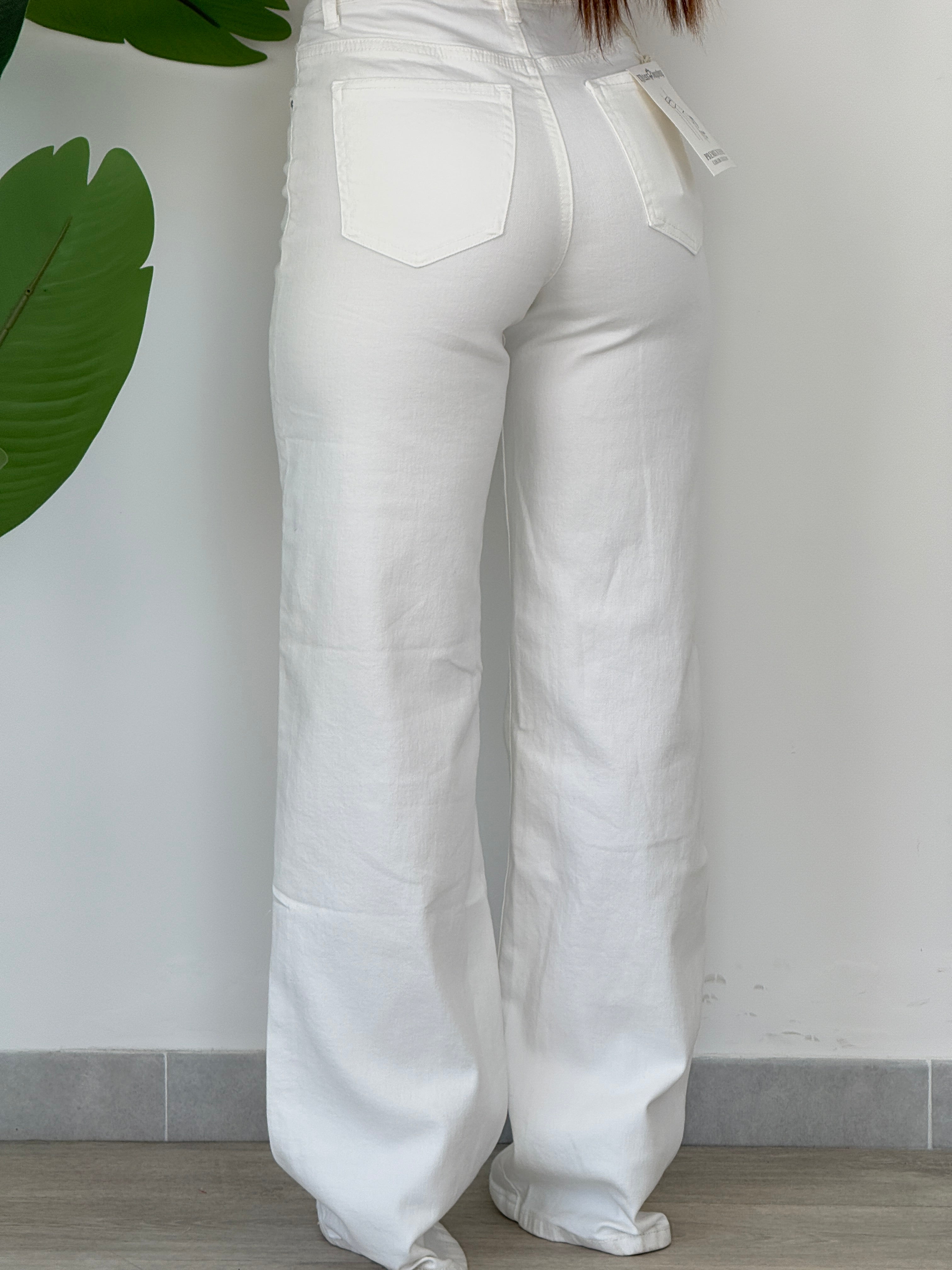 Vaqueros blancos de corte ancho