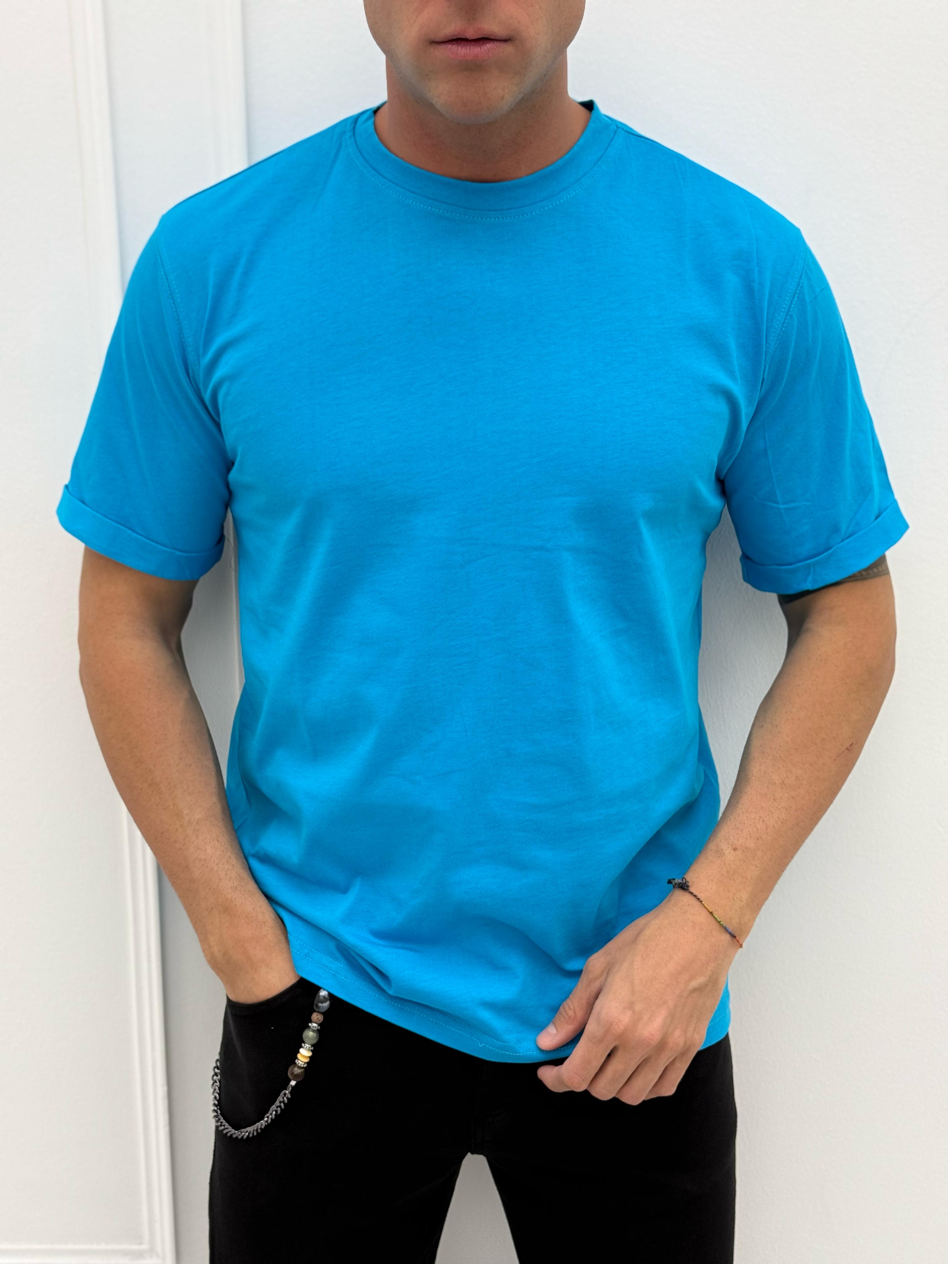 CAMISETA MODERNA CON CUELLO VOLANTE