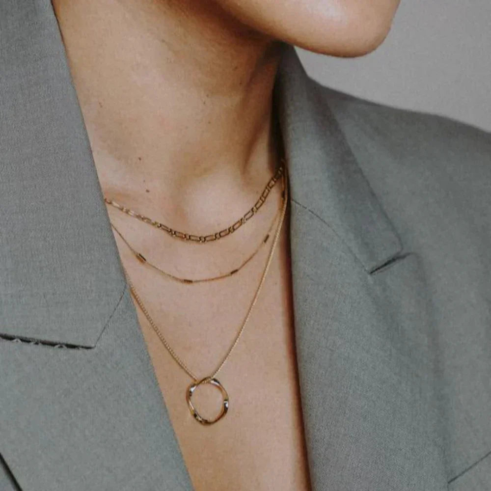 Collar de tres hilos con círculo abierto | Oro