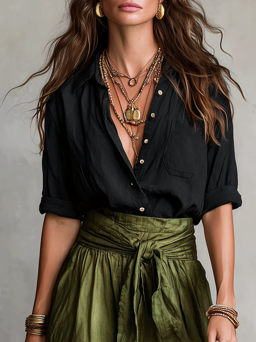 Conjunto de dos piezas: camisa negra y falda midi verde oliva