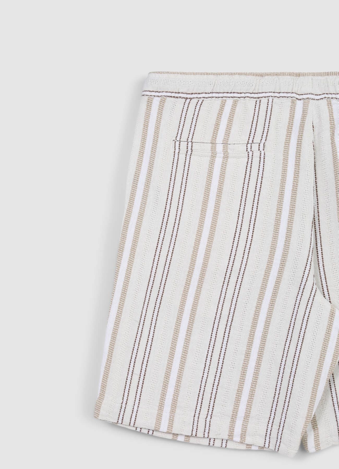 Pantalón corto a rayas