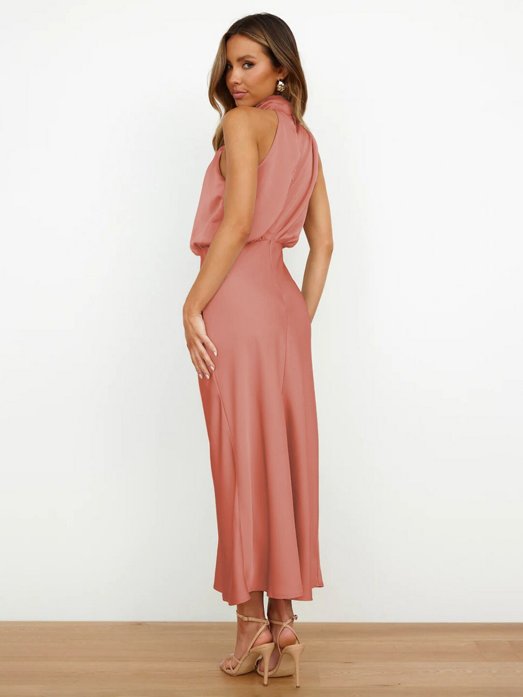 Vestido con escote americano