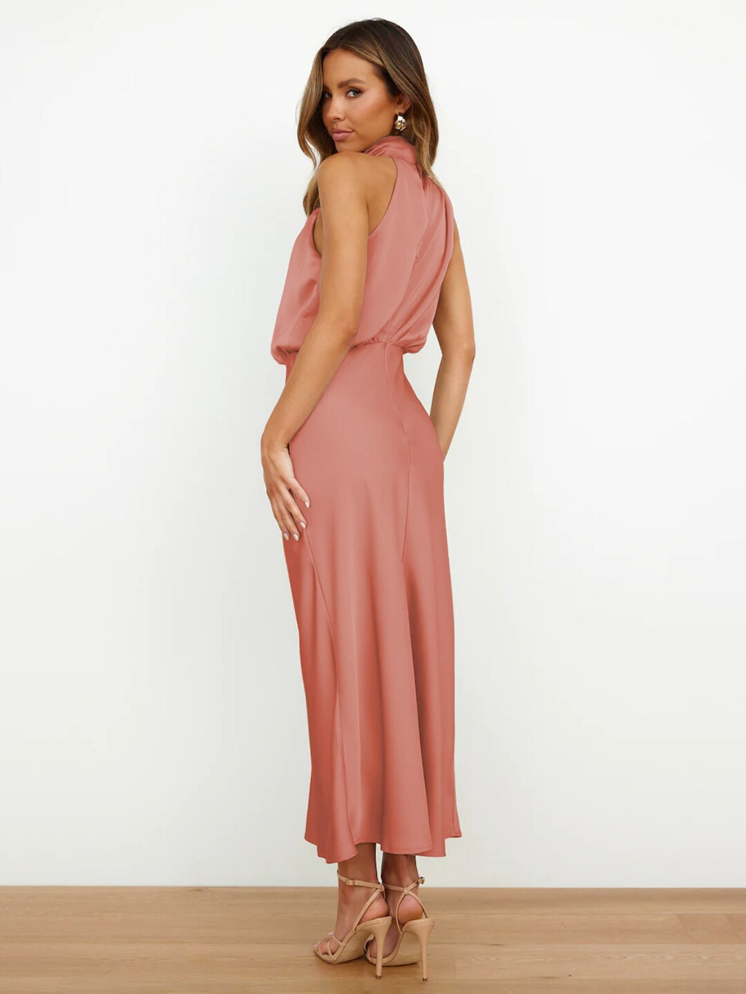 Vestido con escote americano